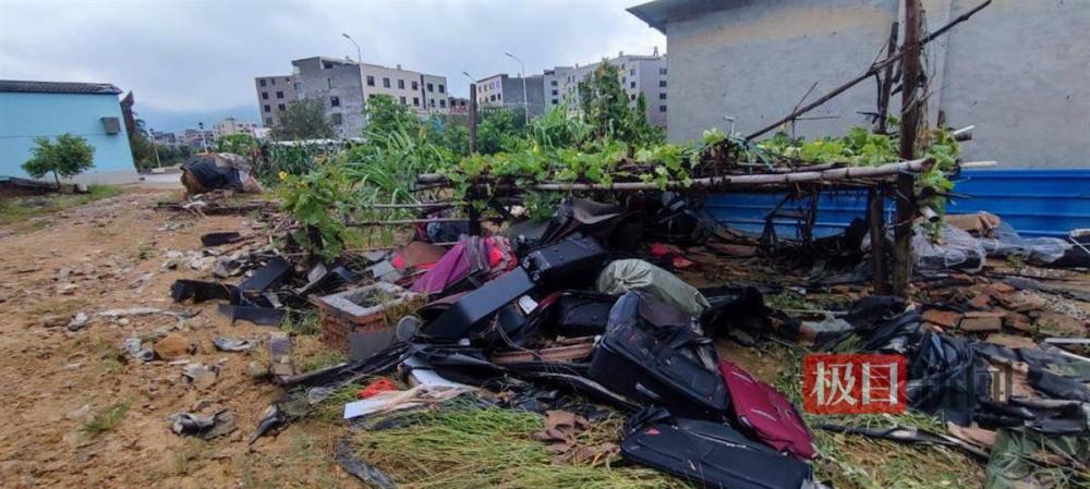 三亿体育官网十分暴雨袭福建：箱包厂百万货色和机械被冲走一座桥梁深夜垮塌(图2)